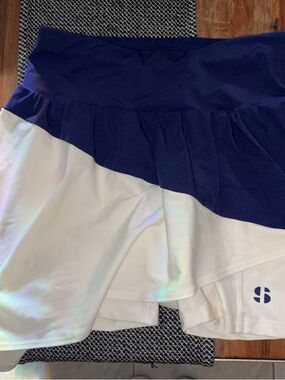 Women’s Sports Illustrated Small White and Navy Blue Golf Skirt with Shorts